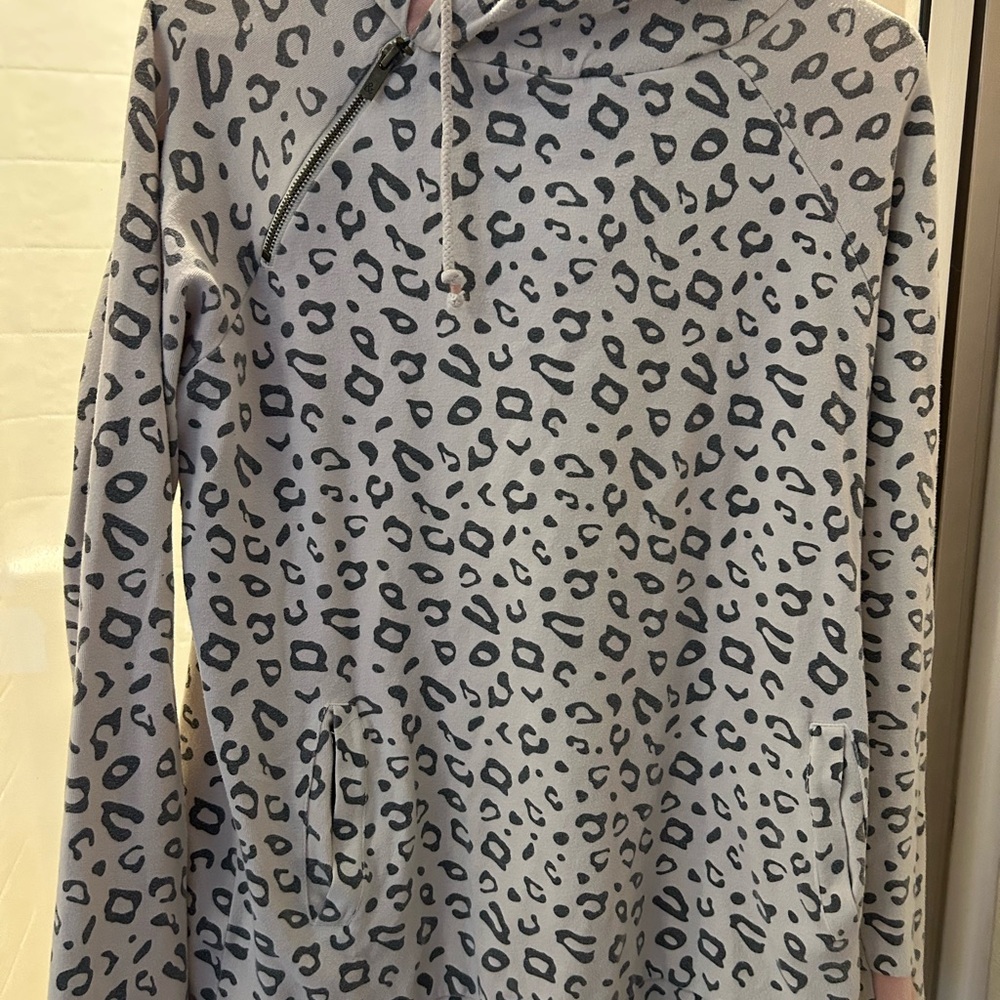 AMPERSAND AVE Gray Leopard Print Hoodie